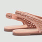👡 50% RABATT! 🌸 Damen Gewebte Slingback-Sandalen –  Schickes Webmuster, eleganter Slingback, bequeme flache Sohle – perfekt für Arbeit & Wochenende. 🔥✨
