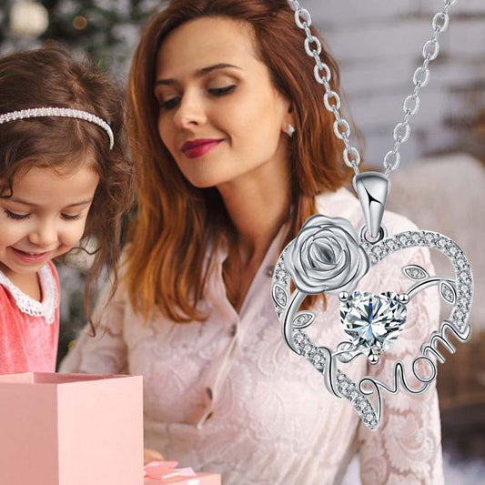 Halskette mit herzförmigem Anhänger, Rosenmotiv und „Mom“-Schriftzug