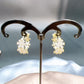 Elegante Creolen mit funkelndem Blumen-Cluster