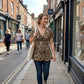 Damen-Top mit V-Ausschnitt, Twist-Detail vorne und Leopardenmuster